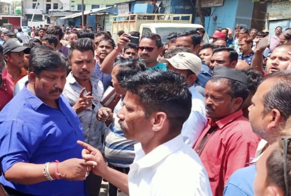 Encroachment Removing team fight with shopkeepers in rishikesh