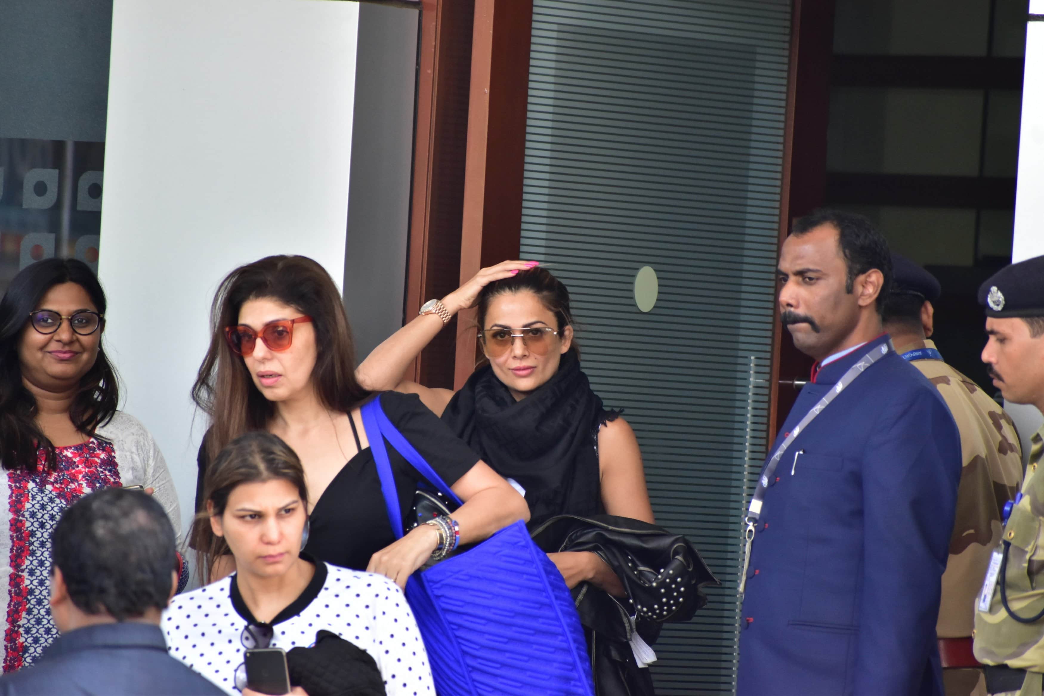 kareena kapoor khan and amrita arora return to india from london