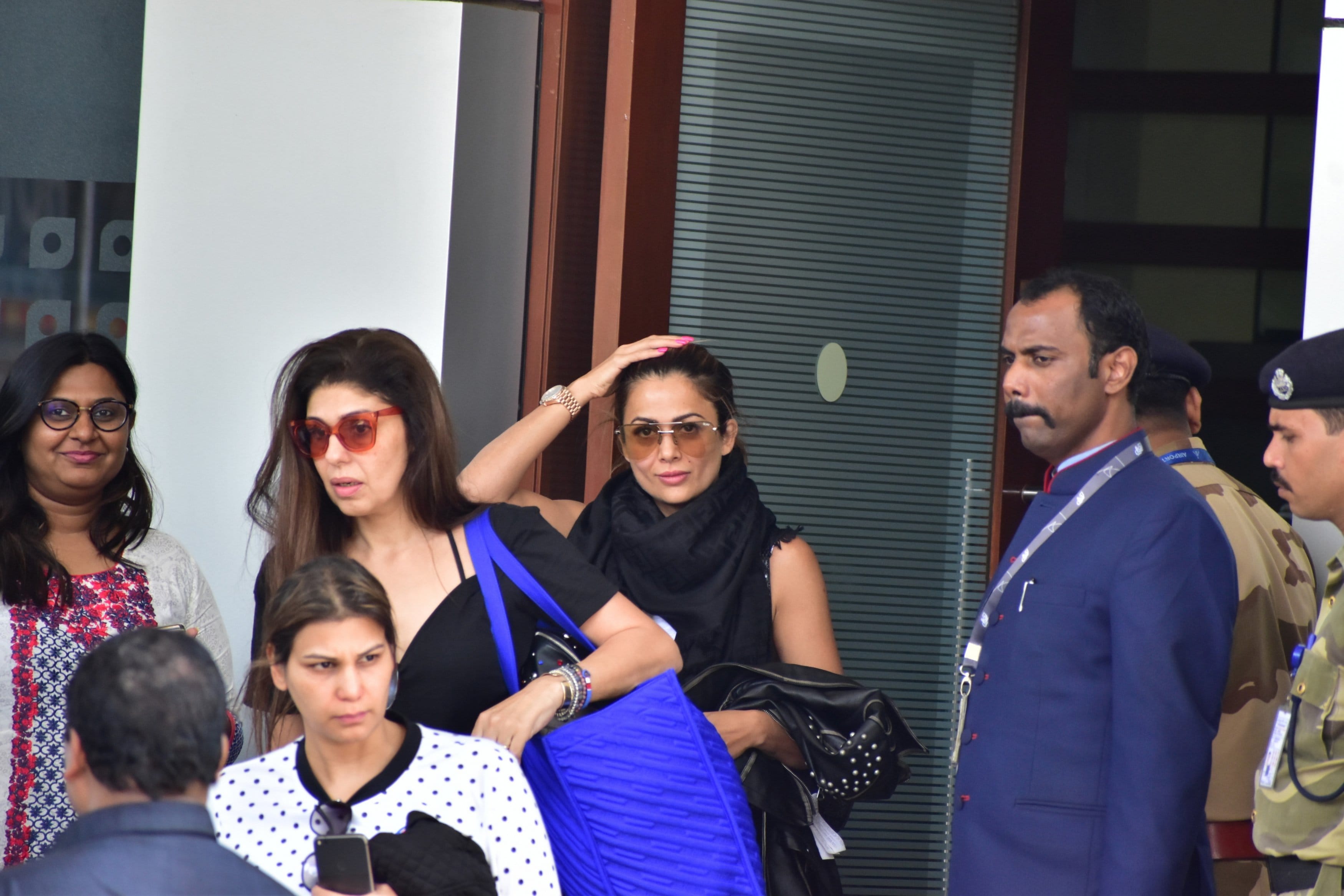 kareena kapoor khan and amrita arora return to india from london