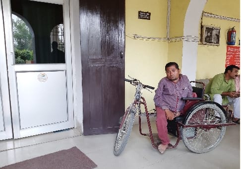 साहब! इतना भी रुतबा क्या कि दिव्यांग का दर्द भी नजरंदाज कर बैठे