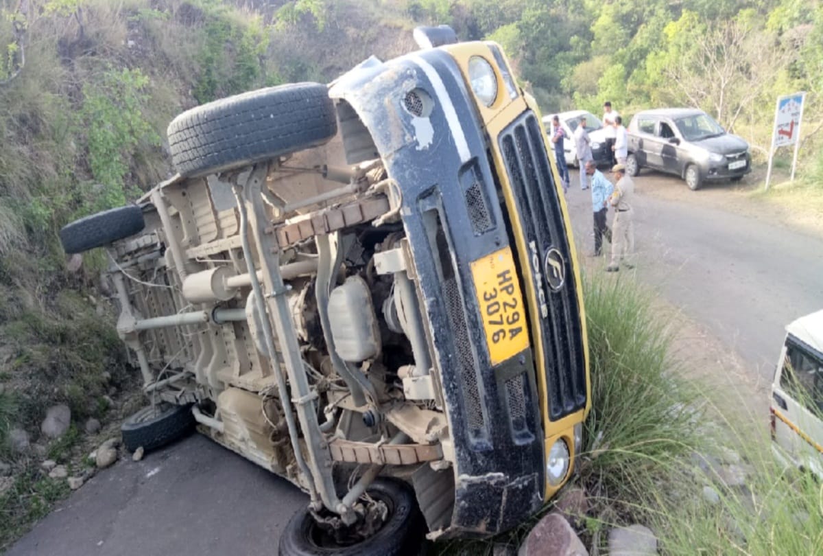 11 students injured in private bus accident mandi