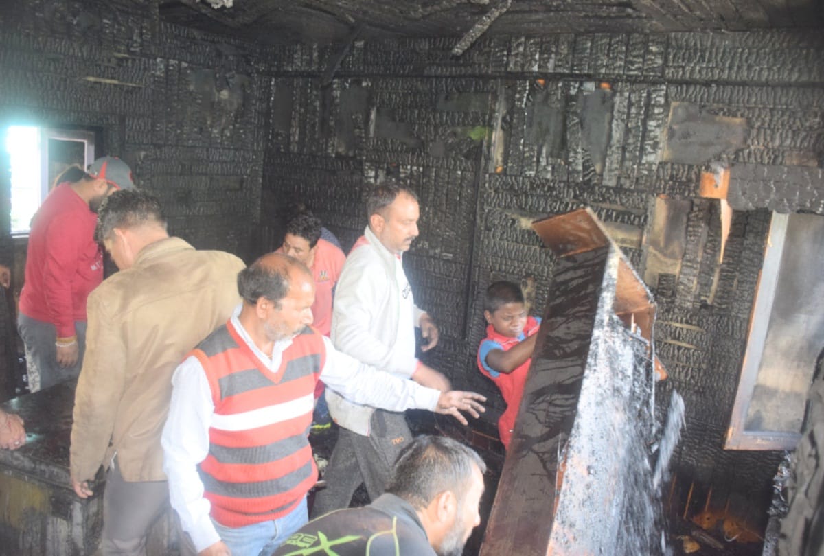house on fire in Lower Dhalpur kullu himachal
