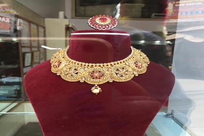 share market closing in red mark on wednesday gold price fell