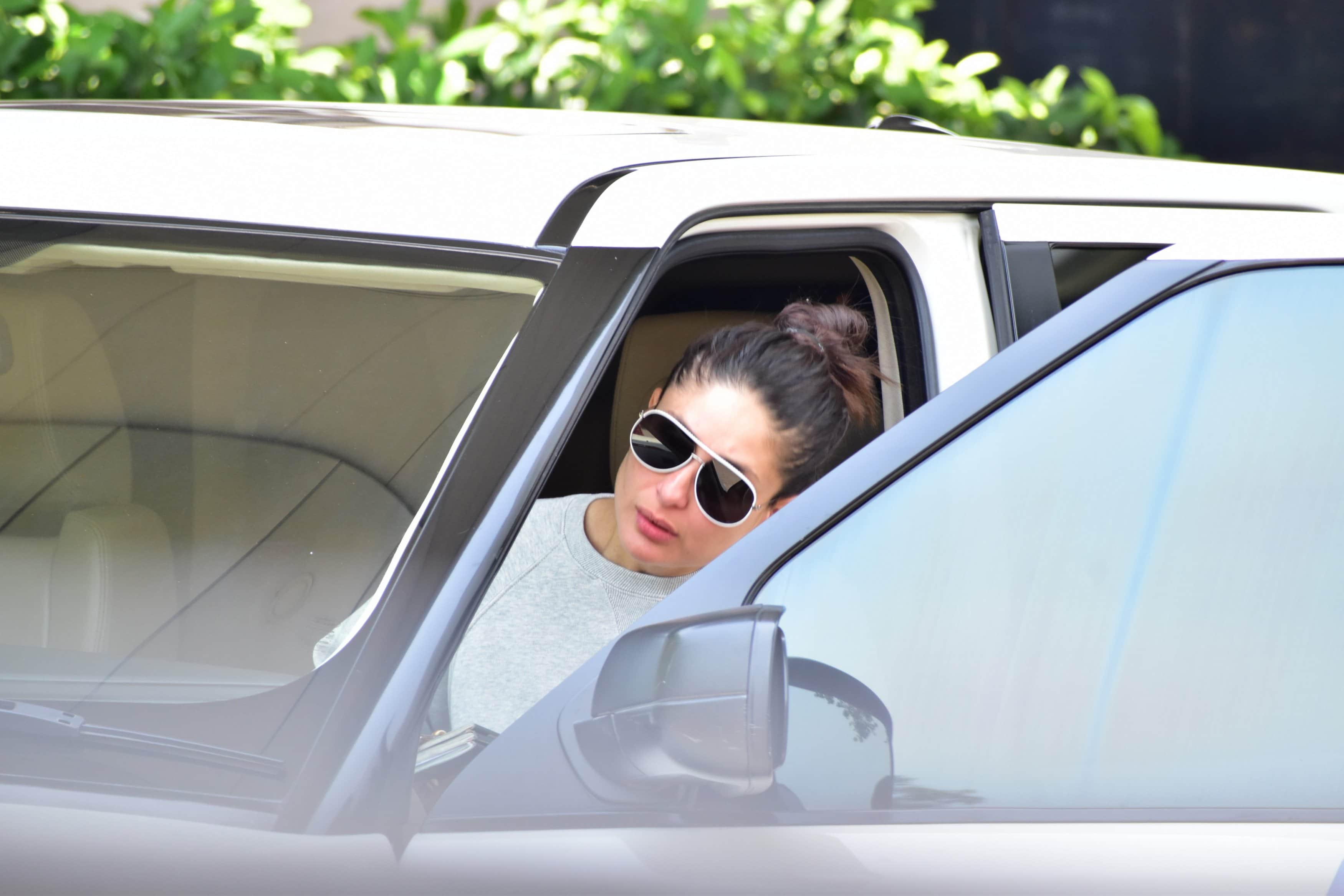 Kareena Kapoor Khan postpones Angrezi Medium shooting reason in Taimur