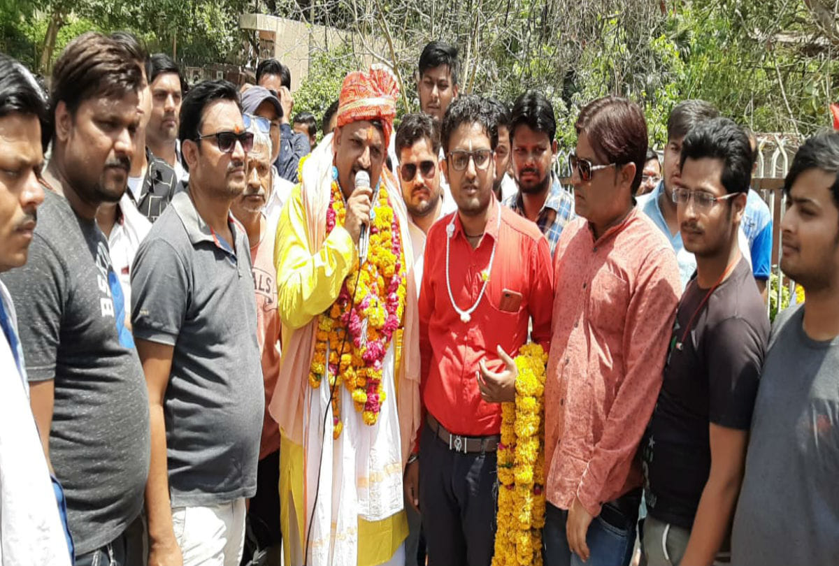 independent candidate file nomination for agra north assembly seat