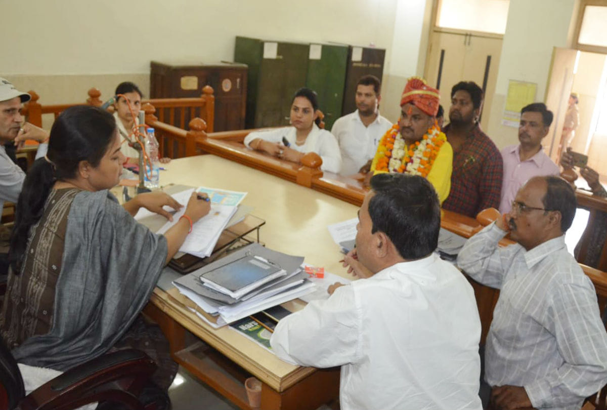 independent candidate file nomination for agra north assembly seat