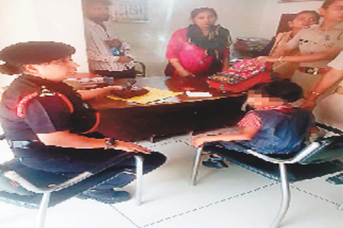 Meerut: Lieutenant colonel saved five year old girl from cantt area Meerut