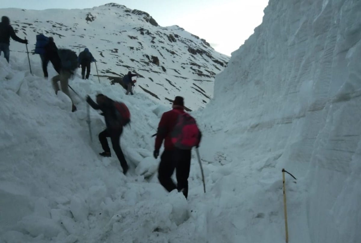 600 people crossed Rohtang Pass via Rohtang Tunnel Lahaul Kullu Himachal Pradesh