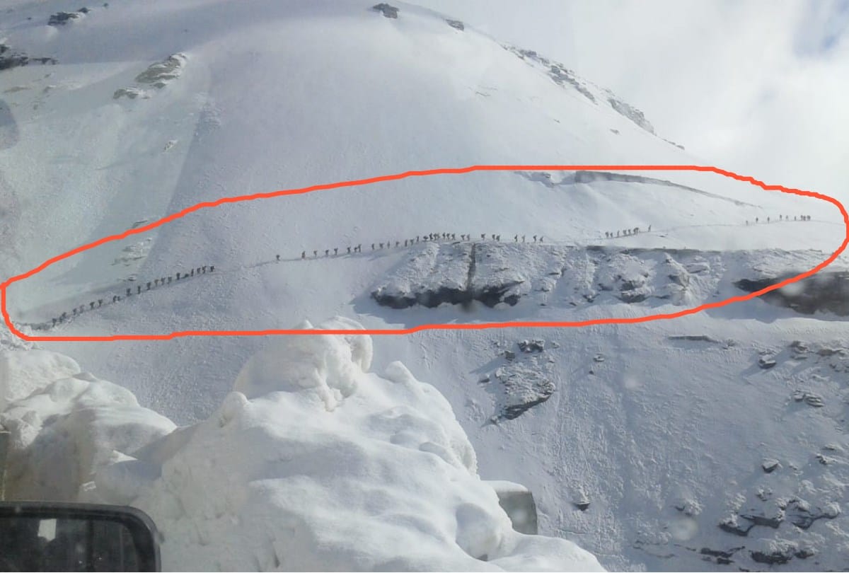 600 people crossed Rohtang Pass via Rohtang Tunnel Lahaul Kullu Himachal Pradesh