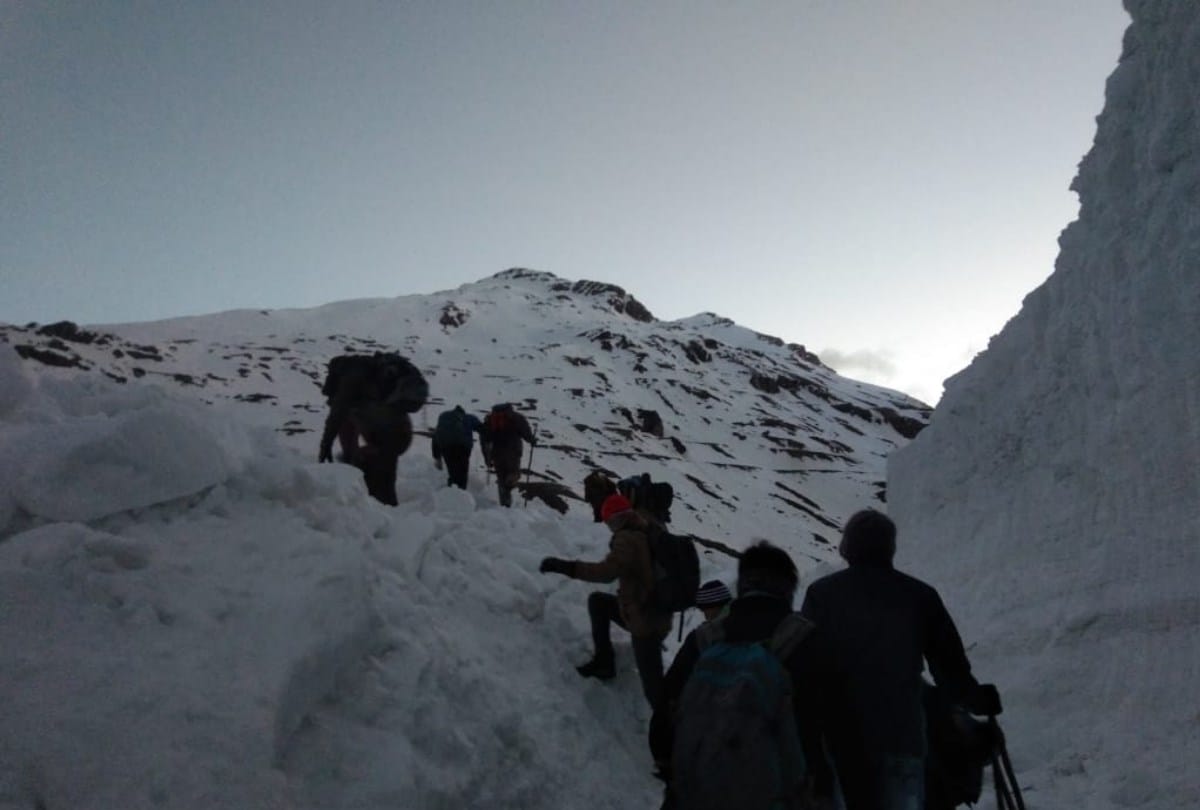 600 people crossed Rohtang Pass via Rohtang Tunnel Lahaul Kullu Himachal Pradesh