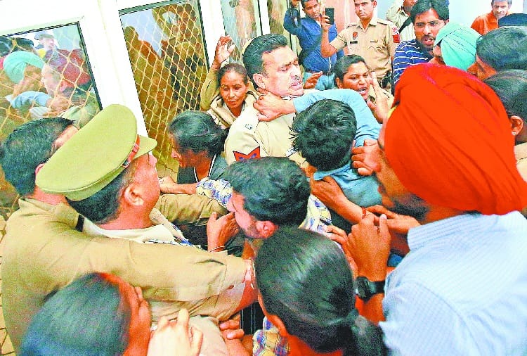 SFS Team Clash with Police in Punjab University Chandigarh
