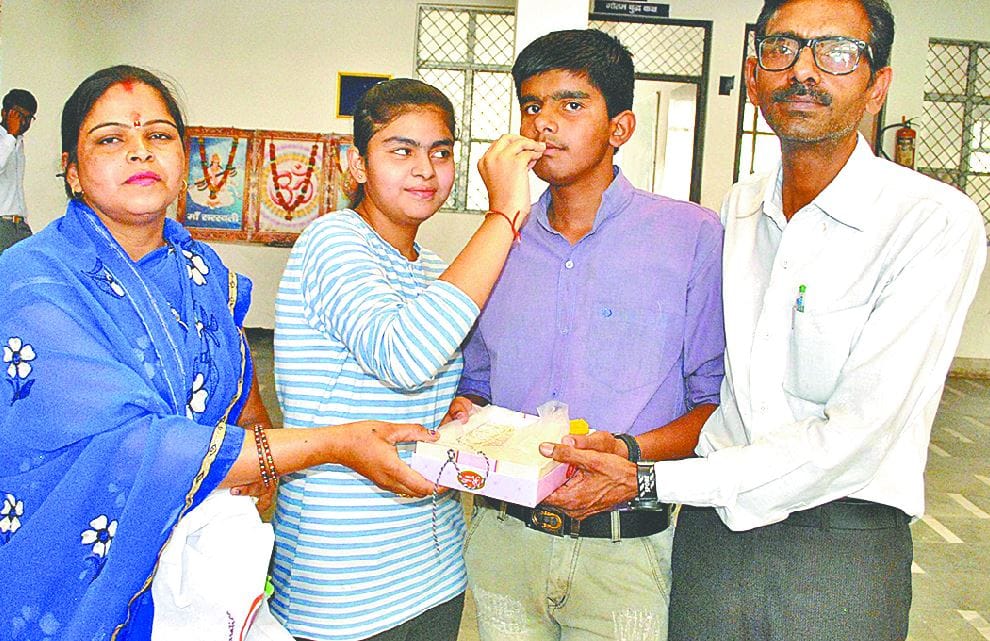 हाईस्कूल में साहिल और अभिषेक बने जनपद टॉपर, इंटर में अमन ने मारी बाजी