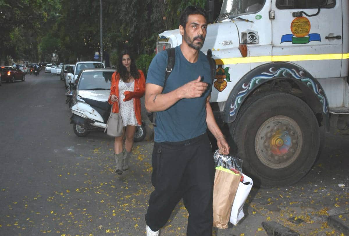 arjun rampal spotted with wife mehr jessia after broke the news his girlfriend is pregnant