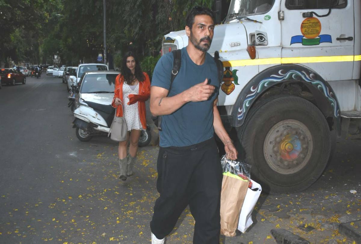 arjun rampal spotted with wife mehr jessia after broke the news his girlfriend is pregnant