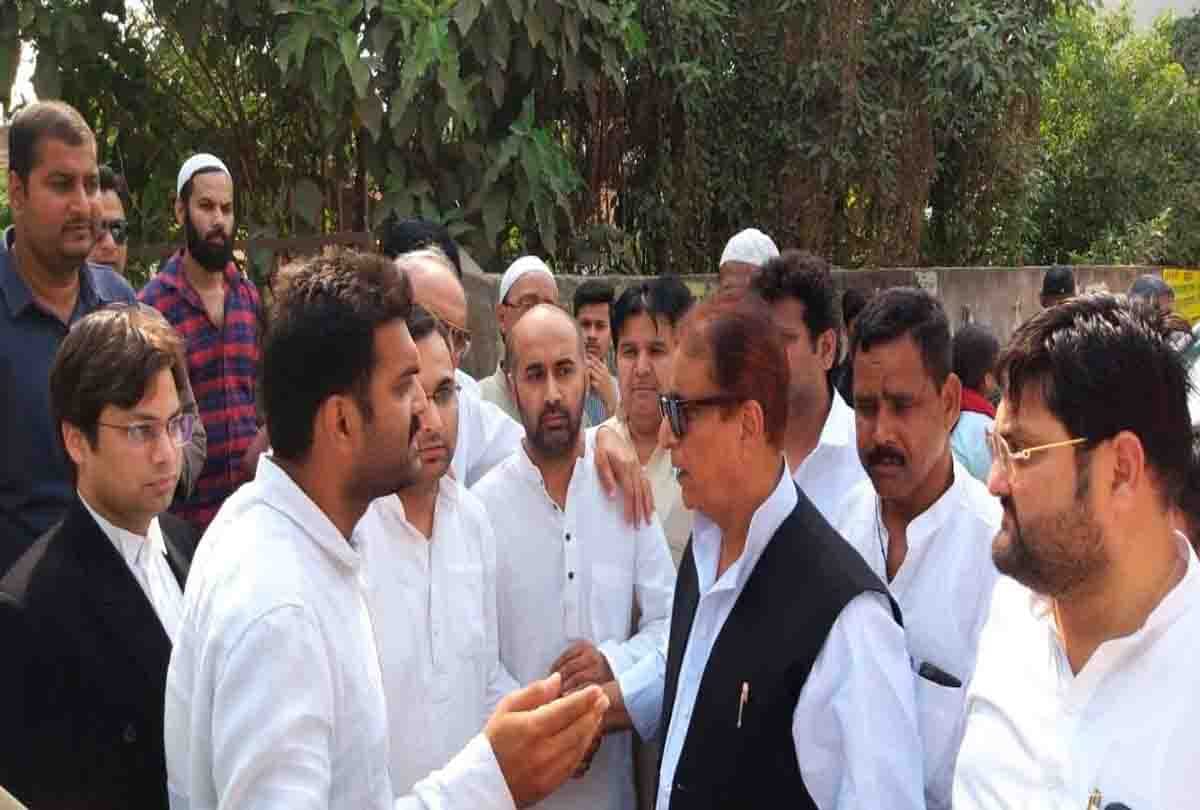 Former Minister Azam Khan arrived at the retired professor's house