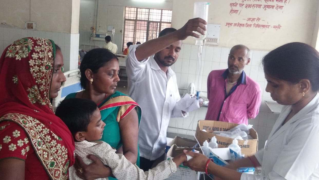 बच्चा वार्ड ः 42 बेड पर 70 मरीज