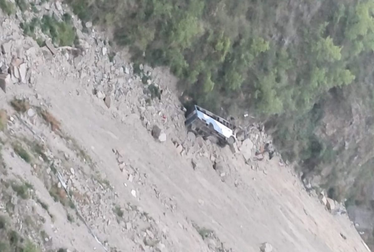 private bus of punjab met to a accident in chamba himachal