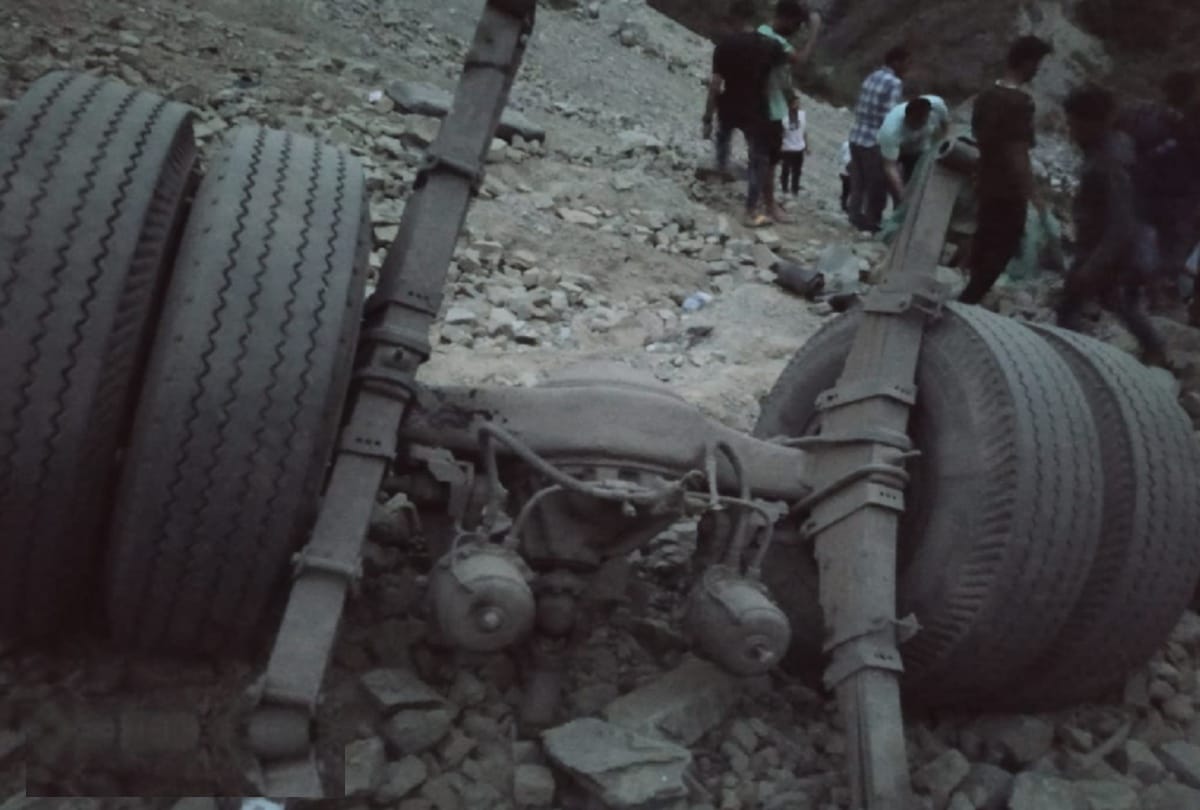 pics of private bus accident in chamba himachal