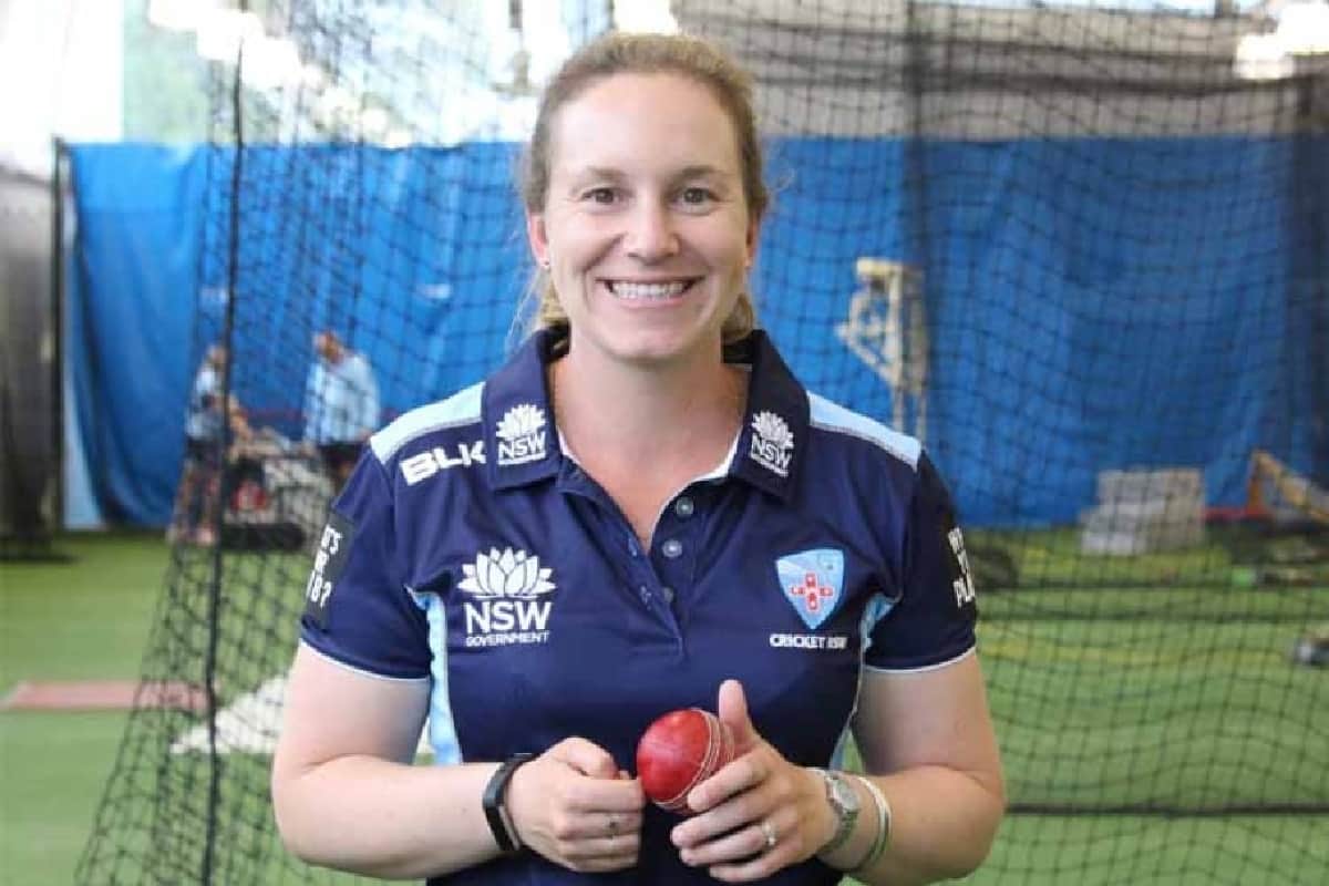 claire polosak becomes first female umpire in cricket for men