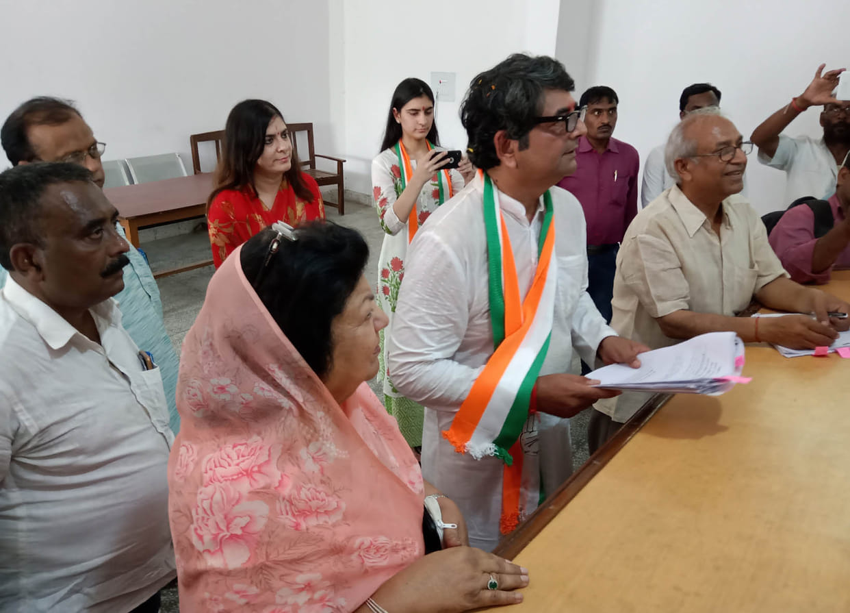 कांग्रेस और भाजपा प्रत्याशी समेत चार उम्मीदवारों ने दाखिल किए पर्चे