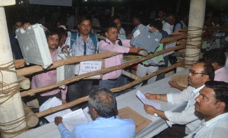आज चुनावी रण को रवाना होंगे मतदान कार्मिक