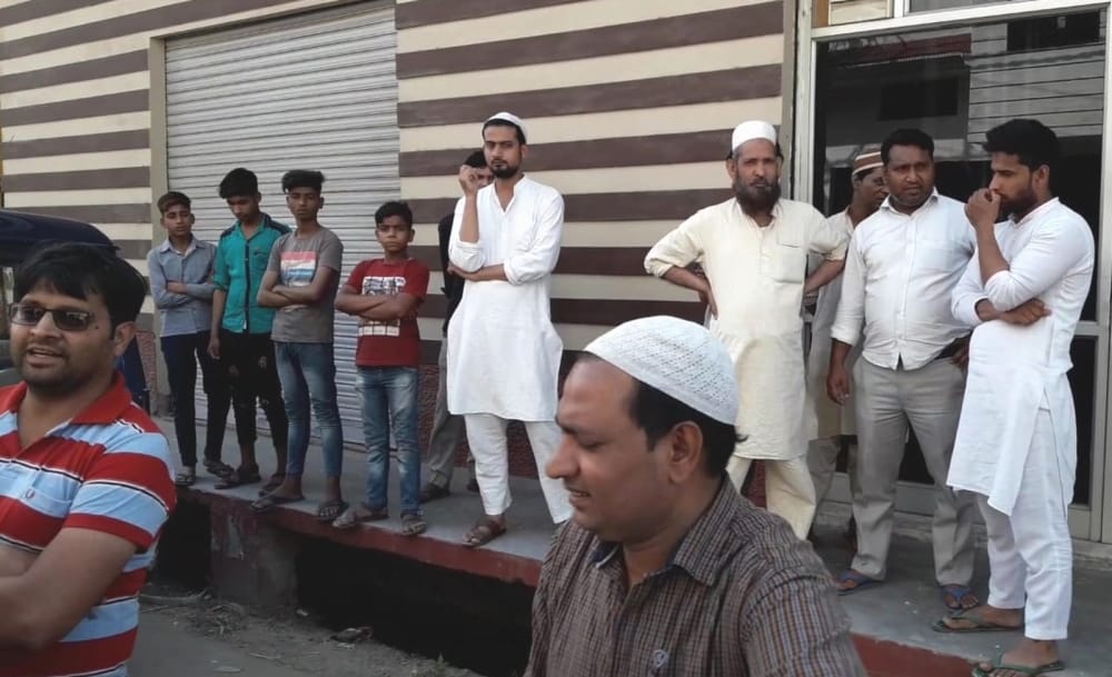 electricity fitting worker physically molest four year old small girl