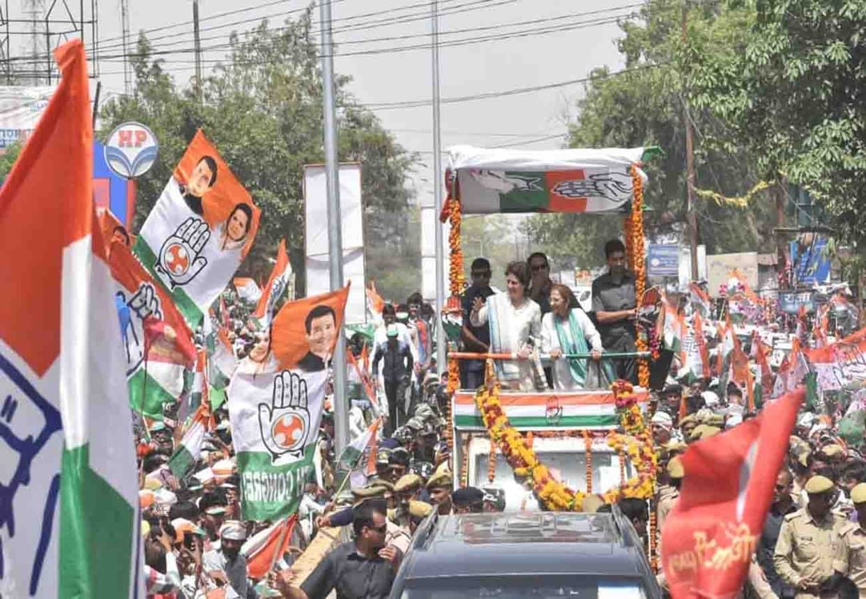 priyanka gandhi road show in unnao for lok sabha elections 2019