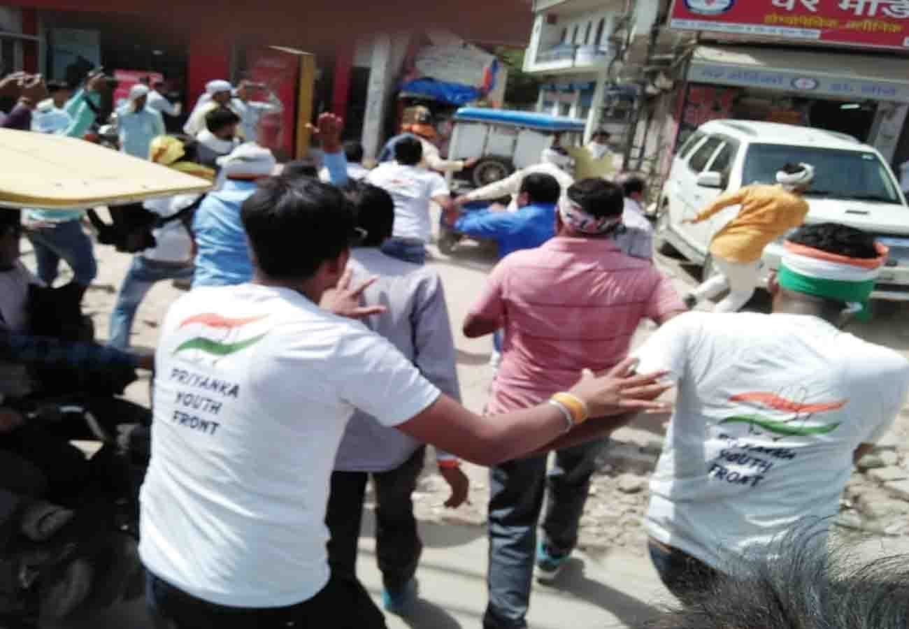 priyanka gandhi road show in unnao for lok sabha elections 2019