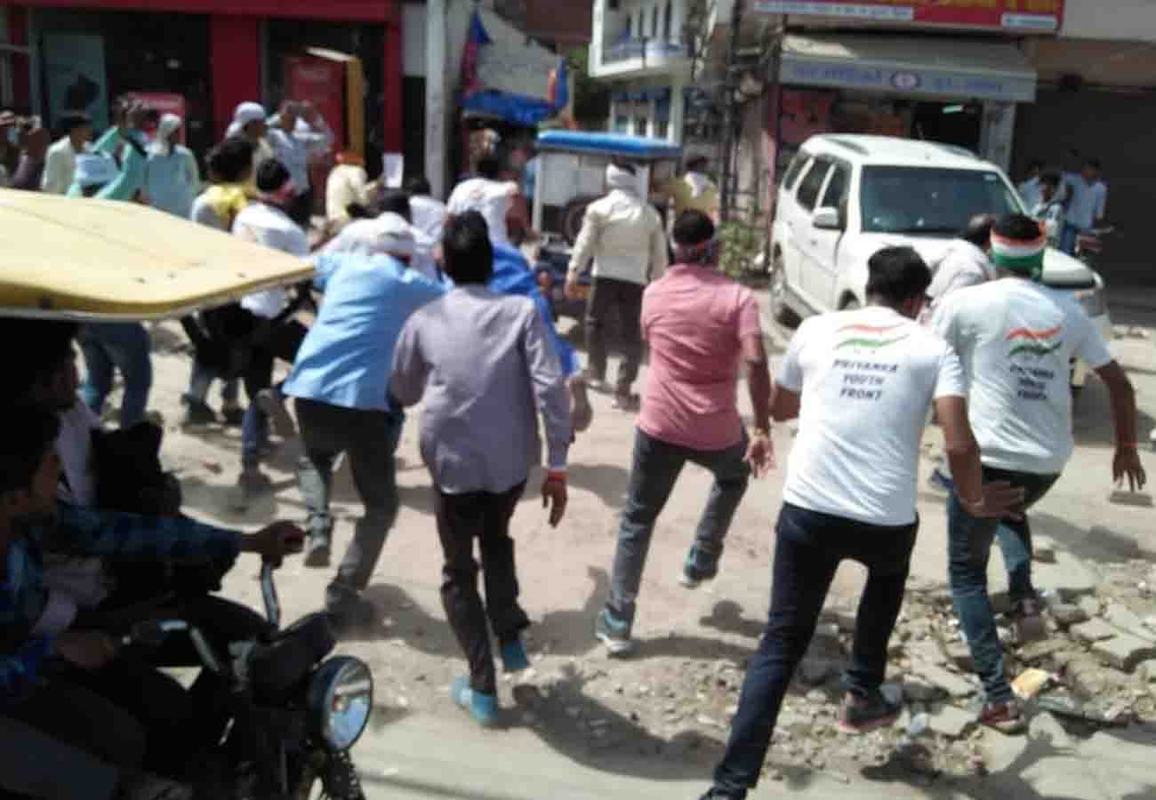 priyanka gandhi road show in unnao for lok sabha elections 2019