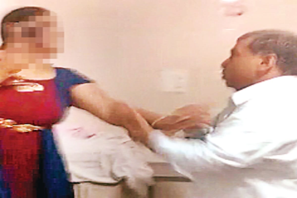 Beating by doctor of female employees in Meerut District Hospital and to indecency