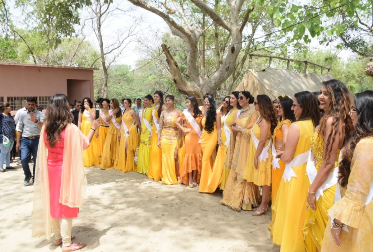 mrs india worldwide 2019 finalists photo shoot in Taj Mahal