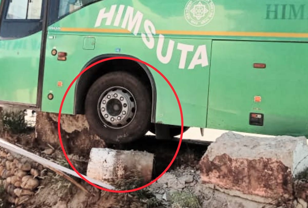 HRTC Volvo bus hits parapet Bharwain mubarakpur road una Himachal Pradesh