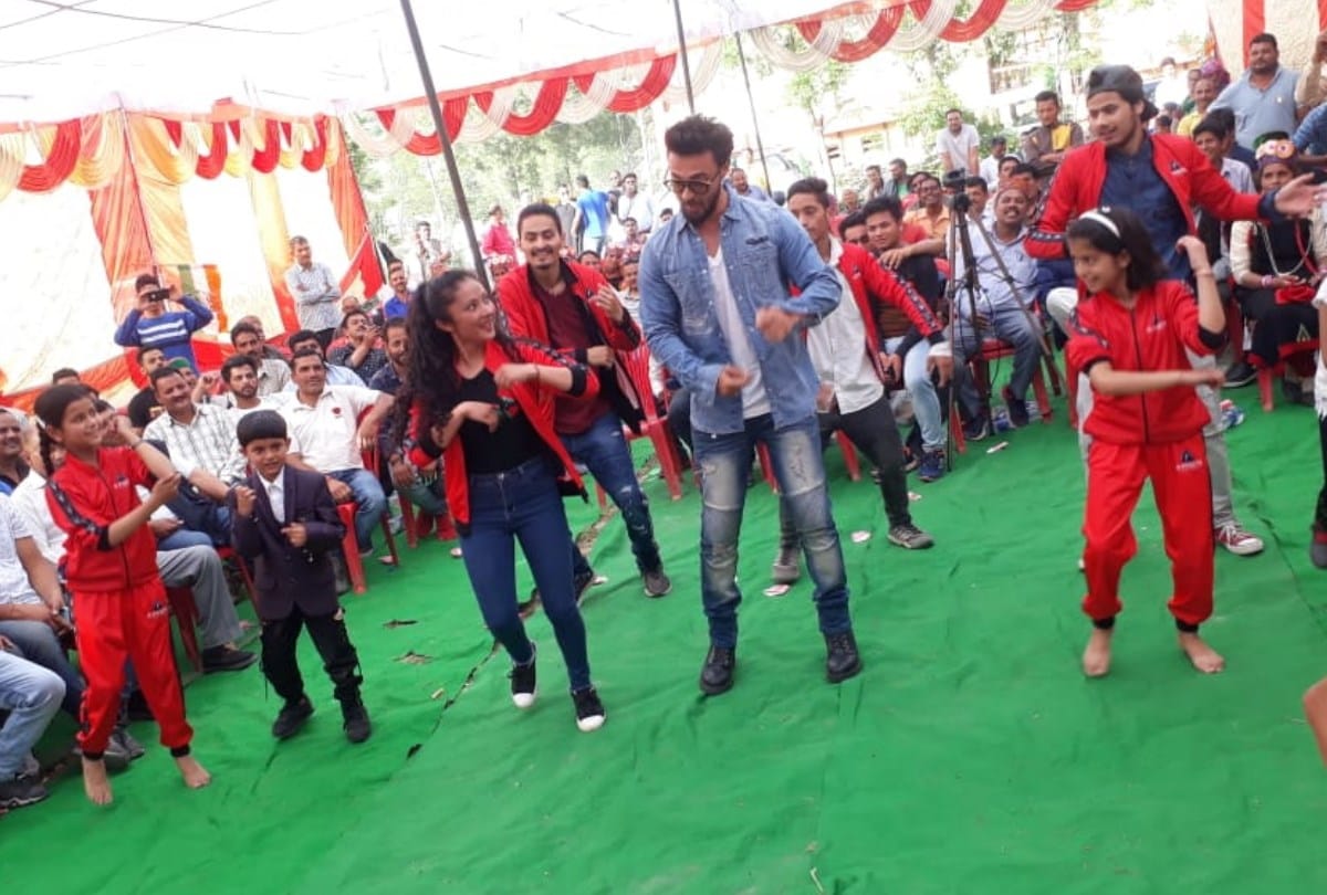 lok sabha election 2019 mandi congress mp candidate aashray sharma and Aayush sharma Nati in kullu