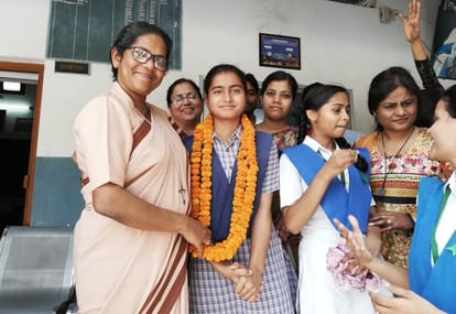 UP Board Result 2019: ghazipur Swati got 7th postition in top ten of UP