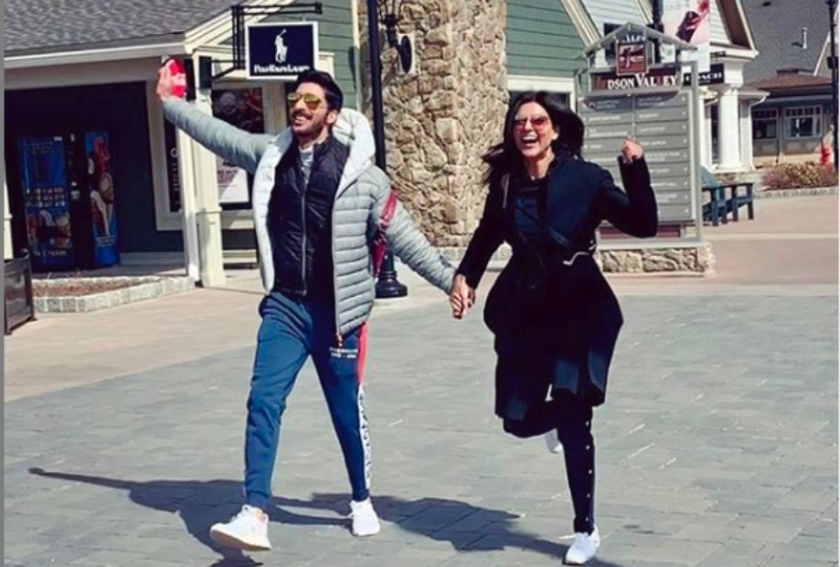 is sushmita sen got engaged with boyfriend rohman shawl