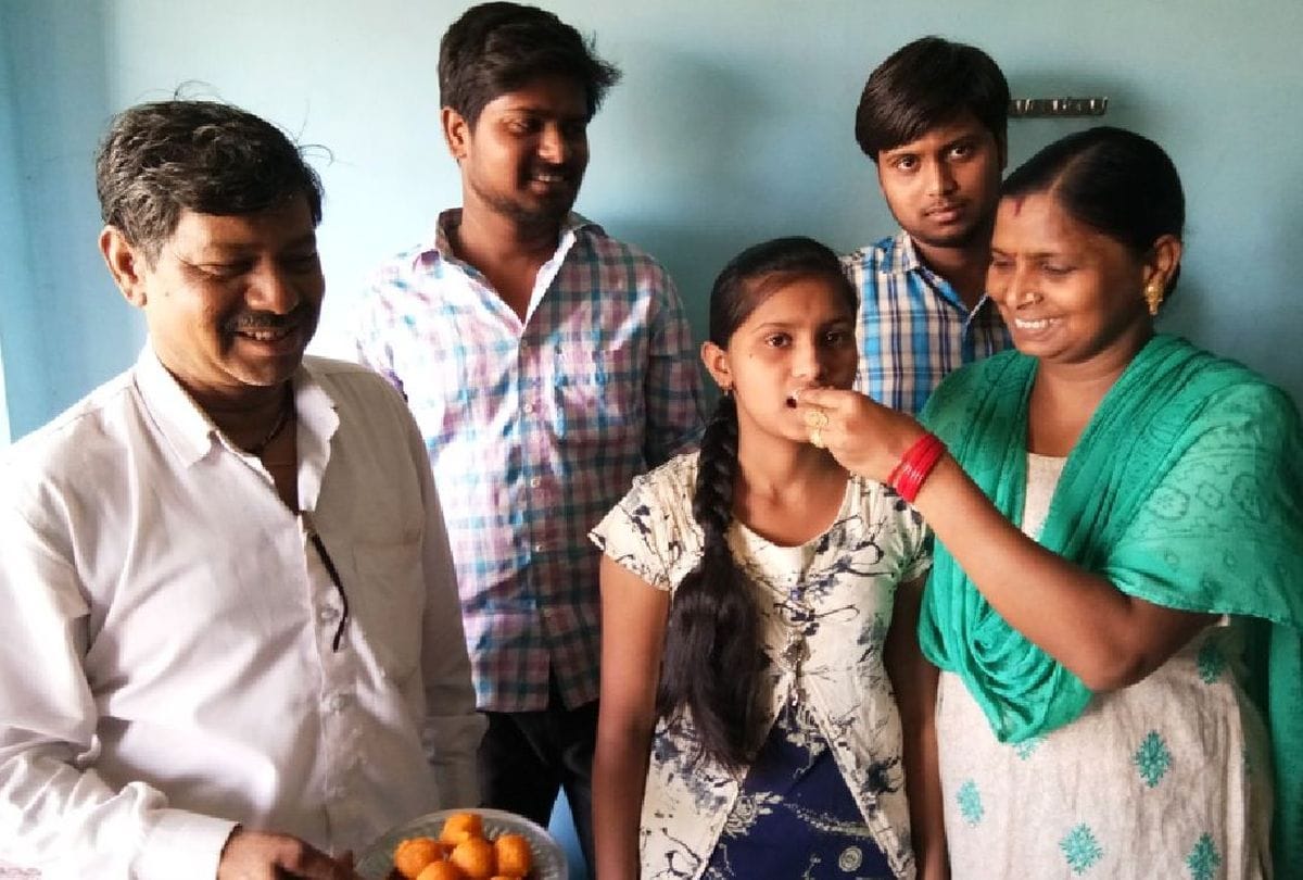 UP Board Result 2019 farmer's daughters topper in class 10th 12th