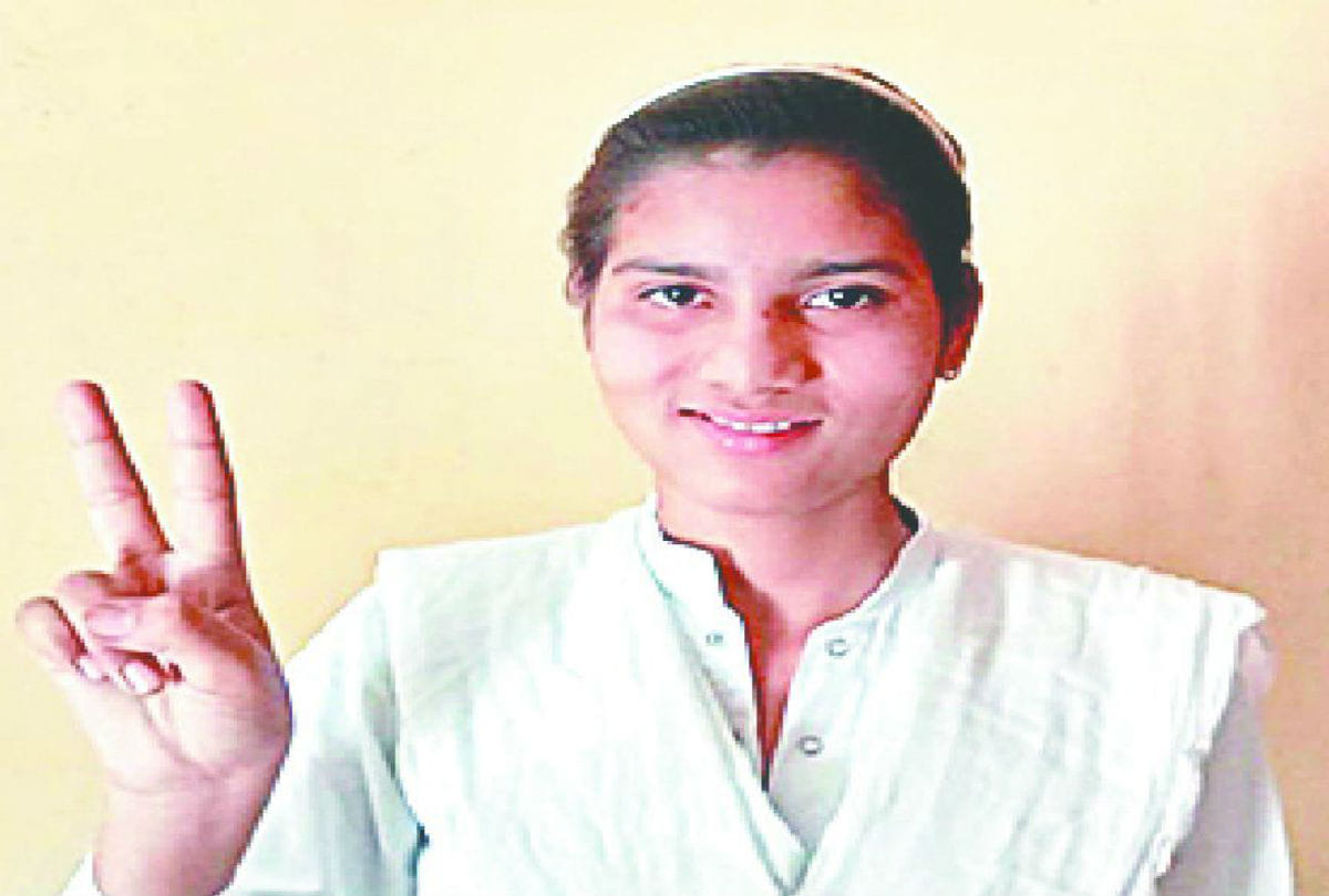 UP Board Result 2019 farmer's daughters topper in class 10th 12th
