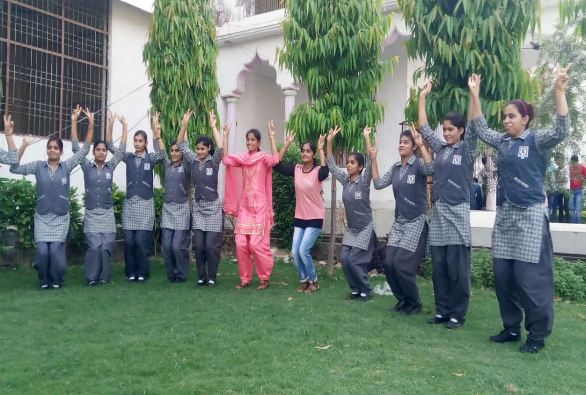 UP board: schools and colleges celebrated on students succes.
