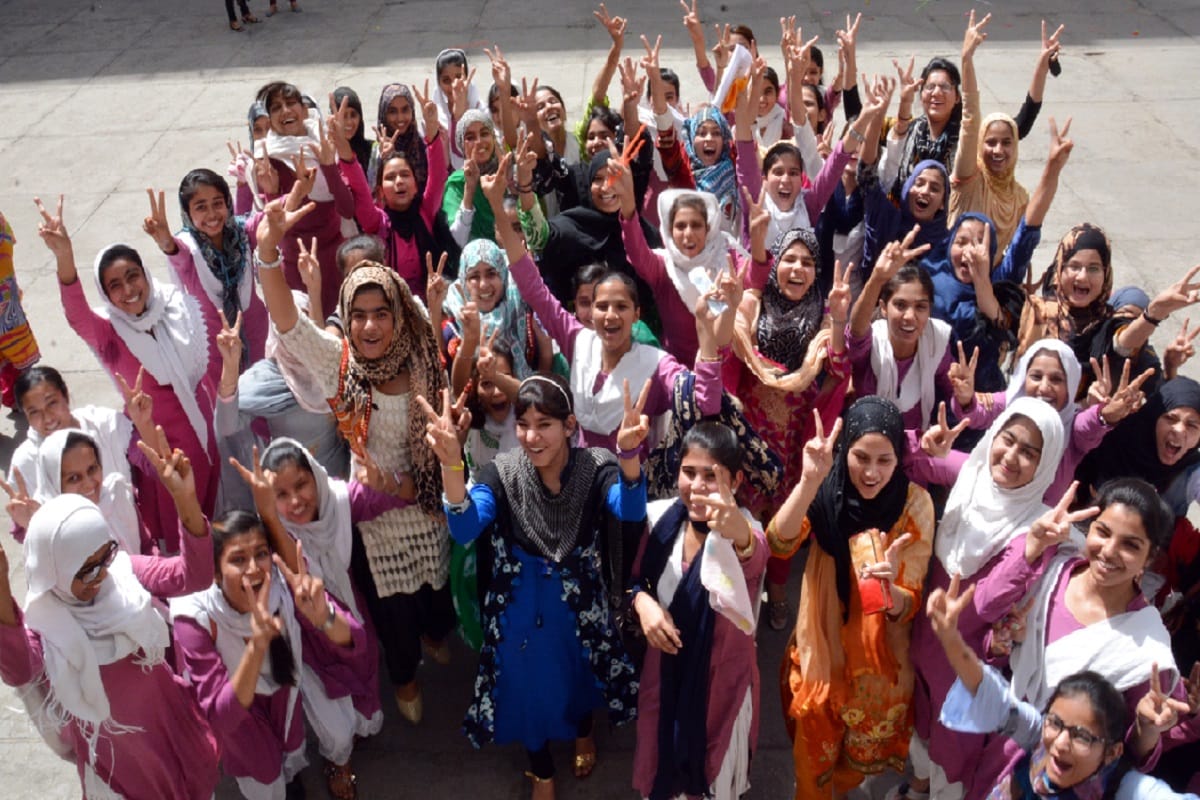 West UP on top in UP Board result.