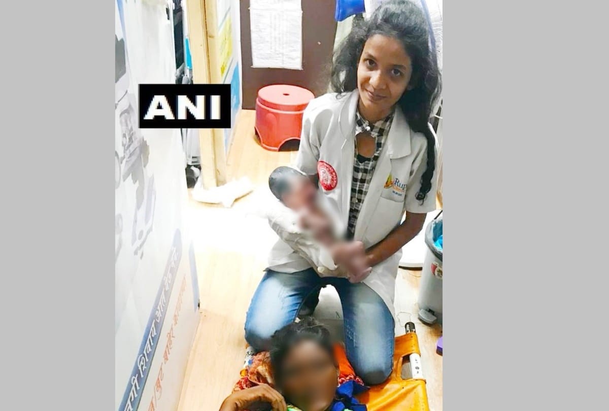 20-year-old woman travelling to Mumbai via Konkan Kanya Express gave birth to child at Thane station