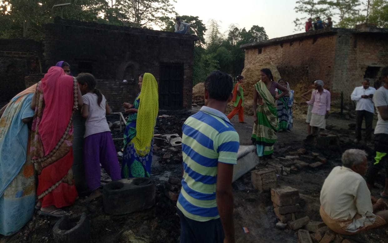 सिलिंडर में विस्फोट से फैली आग, 21 घर जले