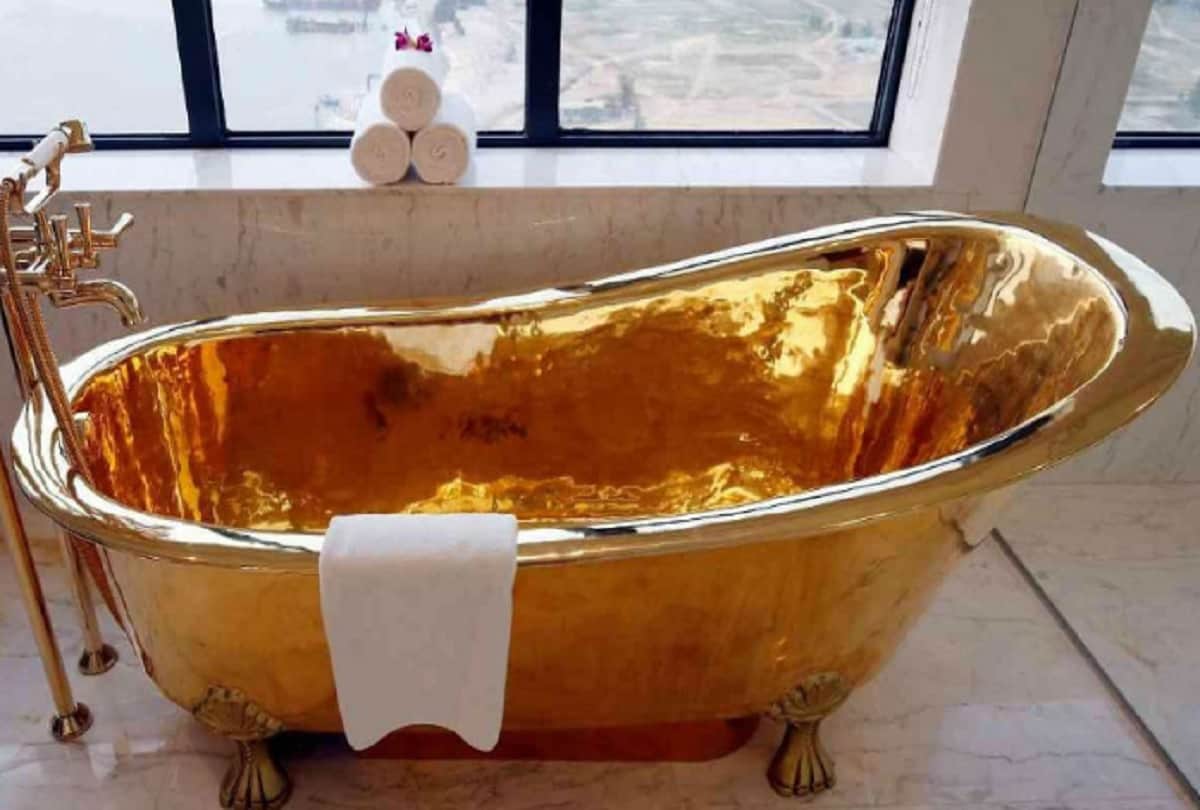 Japanese Restaurant made gold bathtub from 50 crores and pay 3k for one hour bath