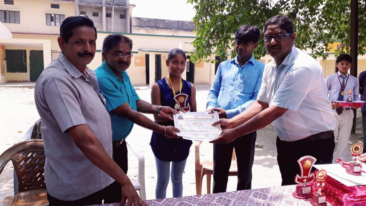 सामान्य ज्ञान प्रतियोगिता के विजेता पुरस्कृत