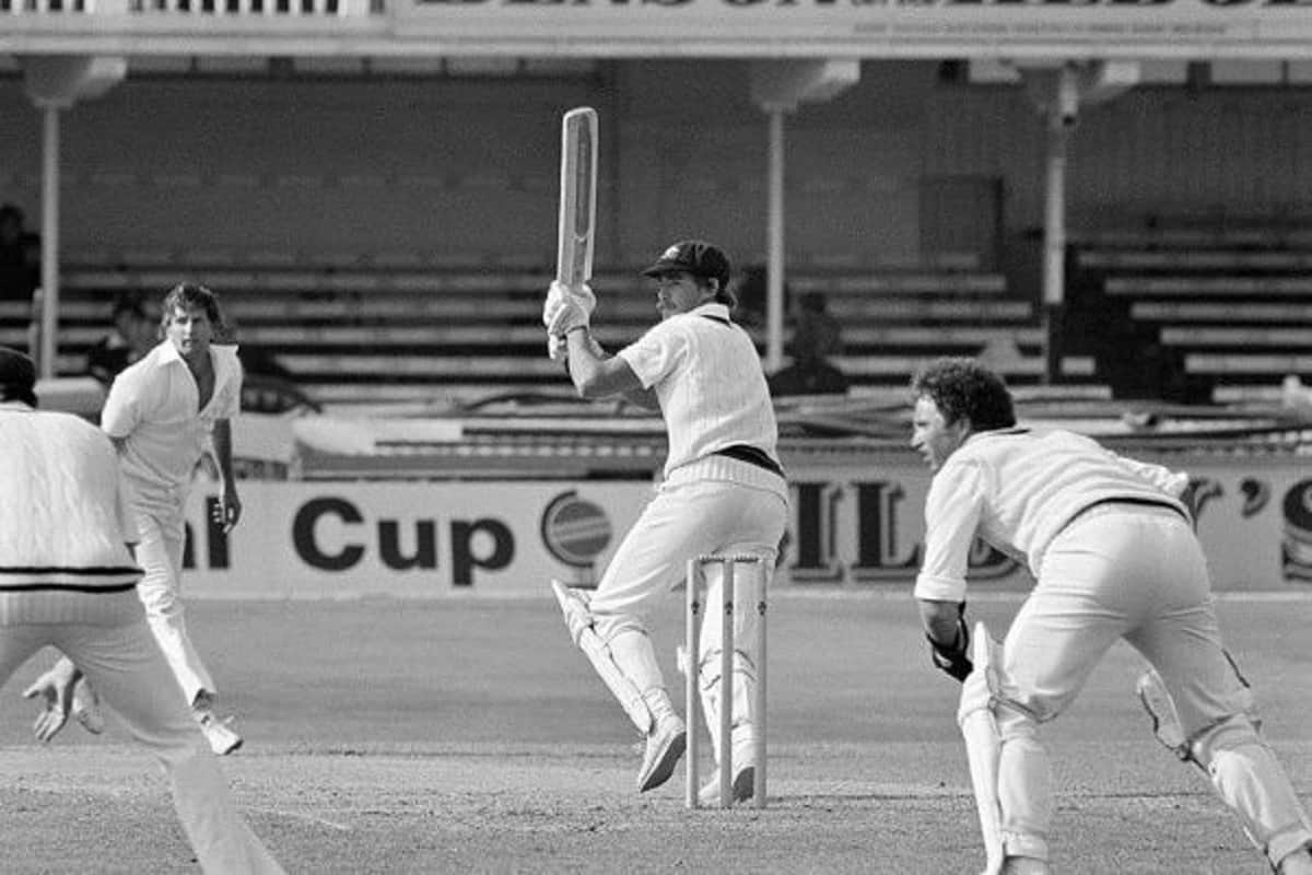 Dave Houghton was kissed after century by a fan during world cup 1987