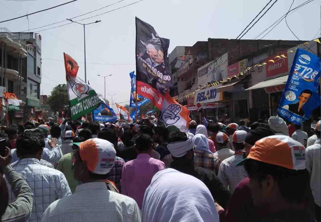 flags became issue in Priyanka Gandhi's Road Show unnao lok sabha election 2019