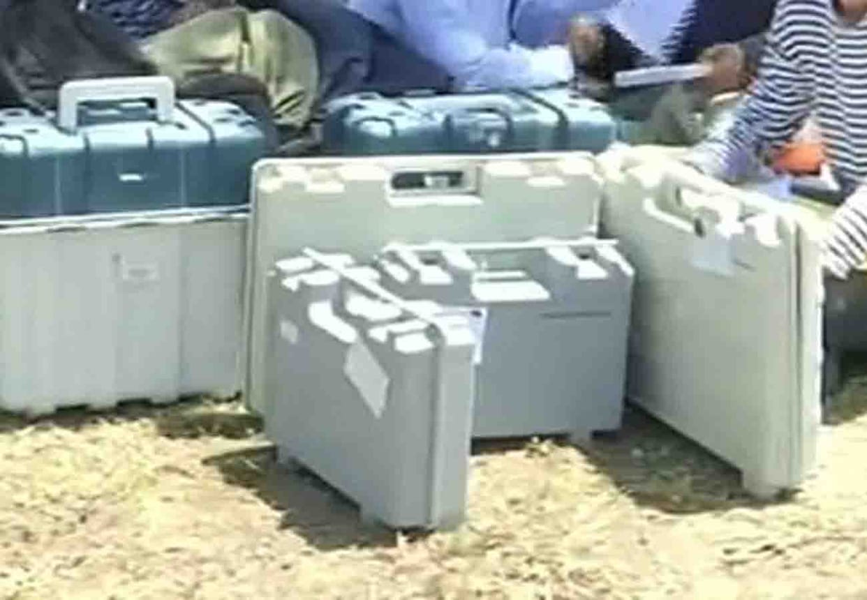 electric current in bus full of polling parties in mahoba lok sabha election 2019
