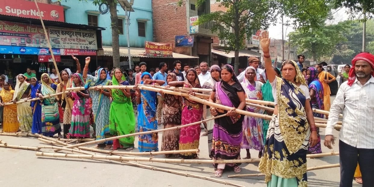 सड़क जाम किया