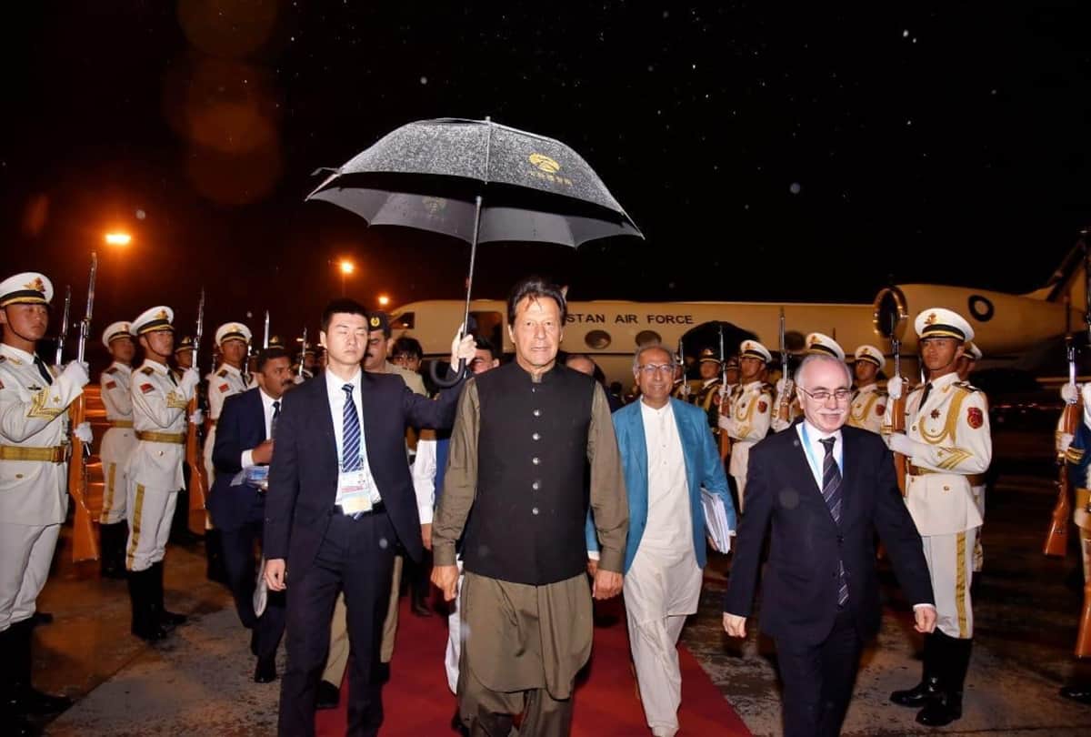 Pakistani PM Imran Khan received by deputy mayor in china, BRI Forum