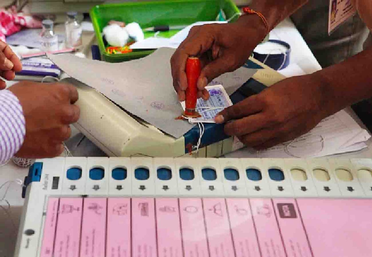 Mobile phone is not allowed at polling booth, lok sabha election 2019