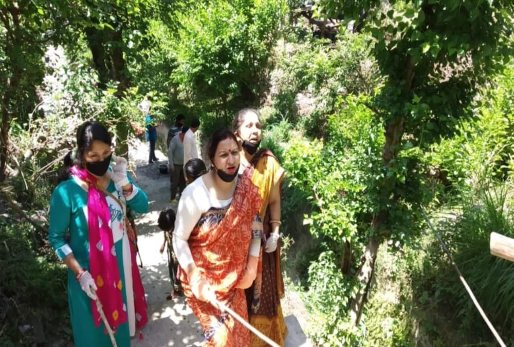 Nagar panchayat president Done drains cleaning in chamoli